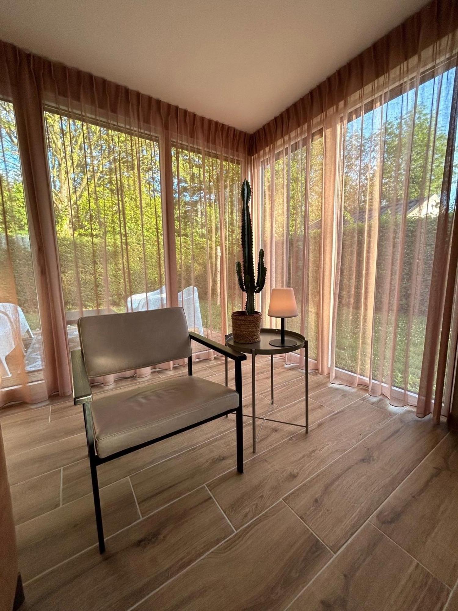 Oosterschelde Lodge Met Veel Privacy En Dicht Bij Het Water Scherpenisse Exterior foto